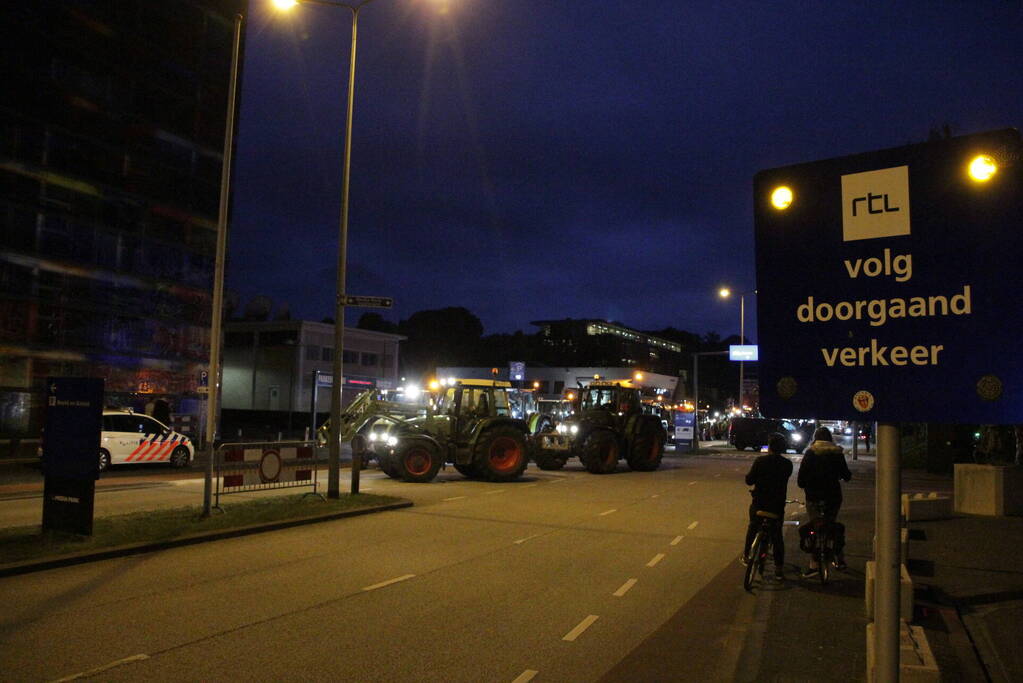 Boeren blokkeren ingang Media Park