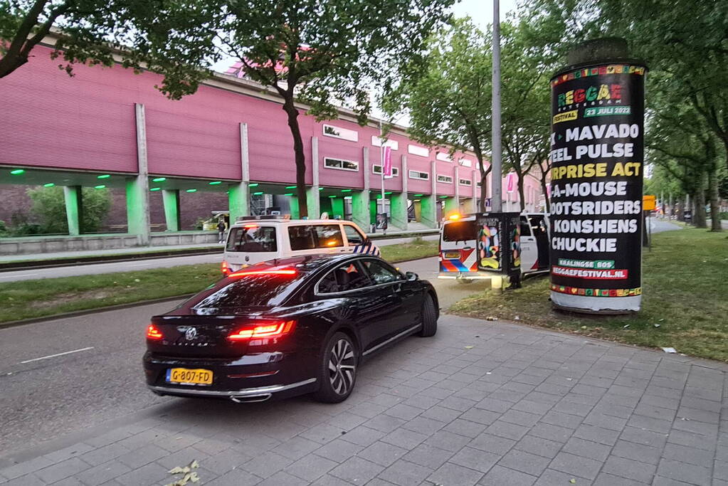 Politie houdt auto staande en doet een aanhouding