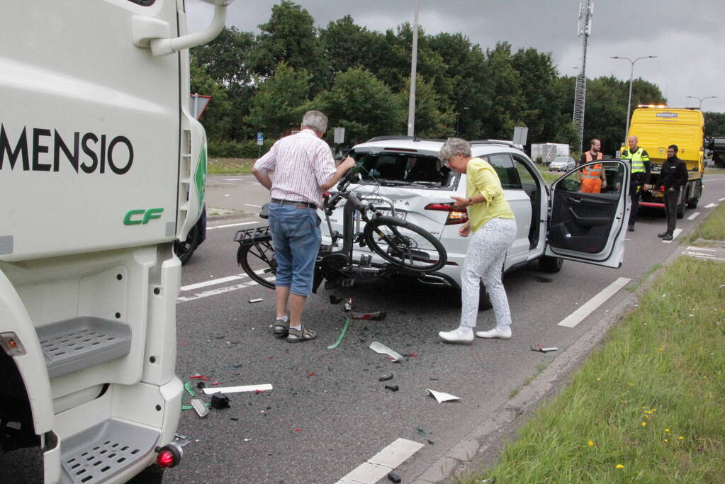 Vrachtwagen botst op voorligger