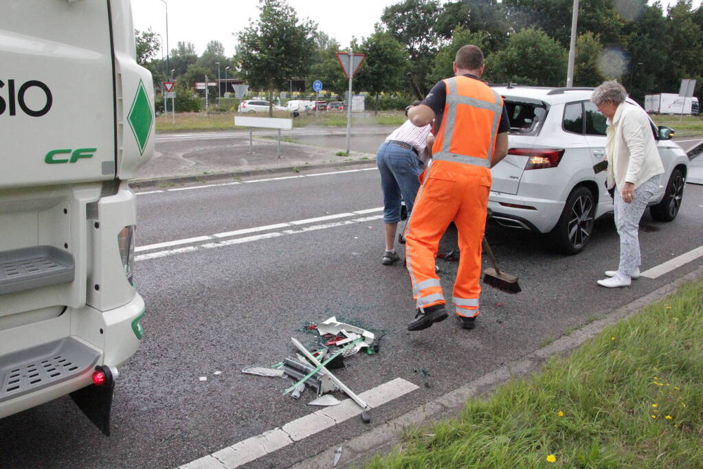 Vrachtwagen botst op voorligger