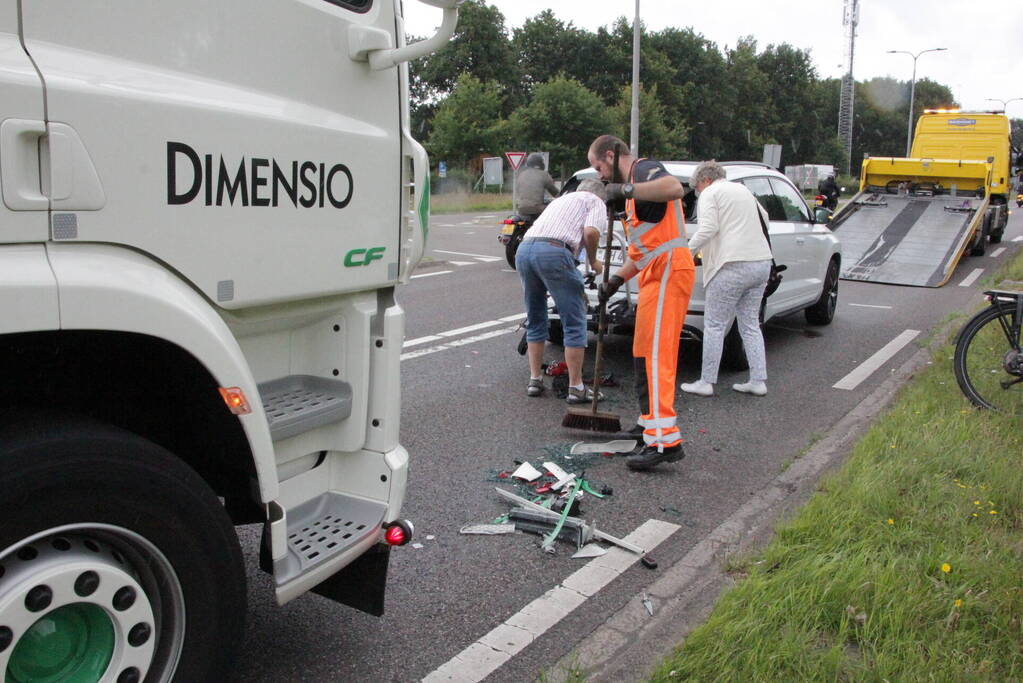 Vrachtwagen botst op voorligger