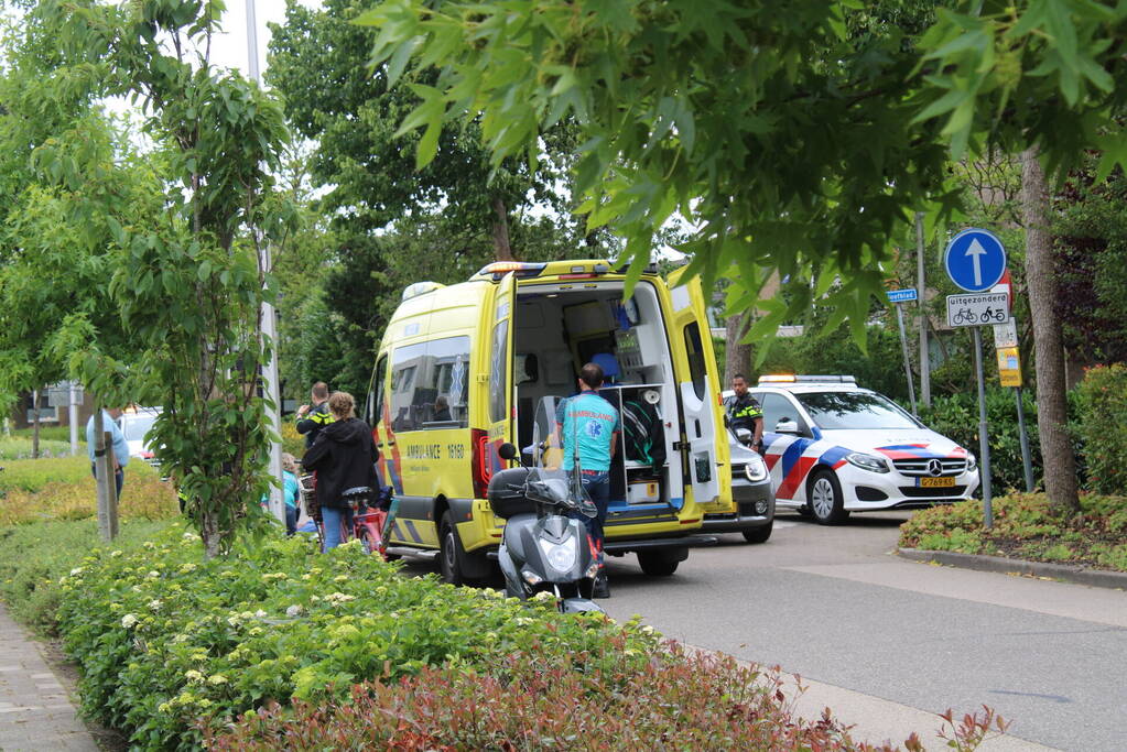 Fietsster gewond bij aanrijding met tractor