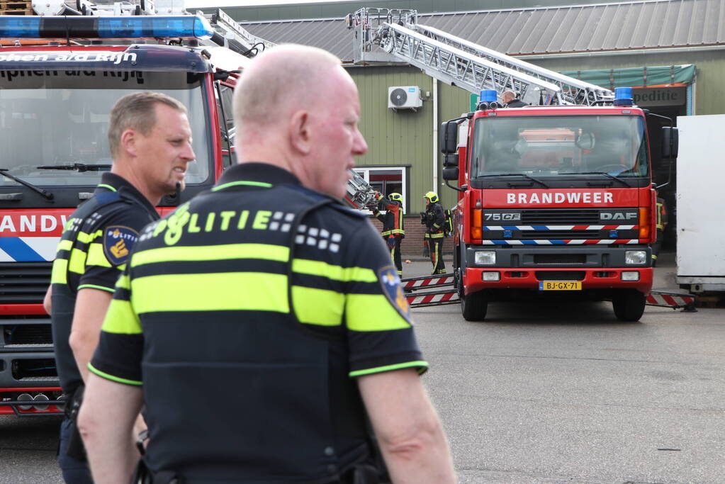 Rookontwikkeling bij brand in groothandel voor diervoeding