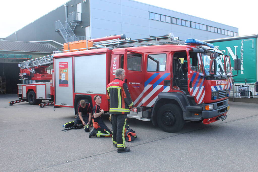Rookontwikkeling bij brand in groothandel voor diervoeding