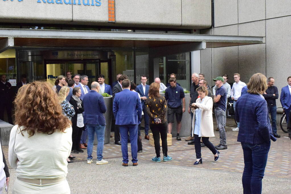 Boerenprotest met eieren tijdens raadsvergadering