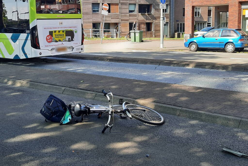 Fietser gewond bij botsing met auto