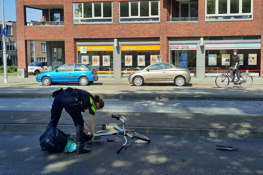 Fietser gewond bij botsing met auto