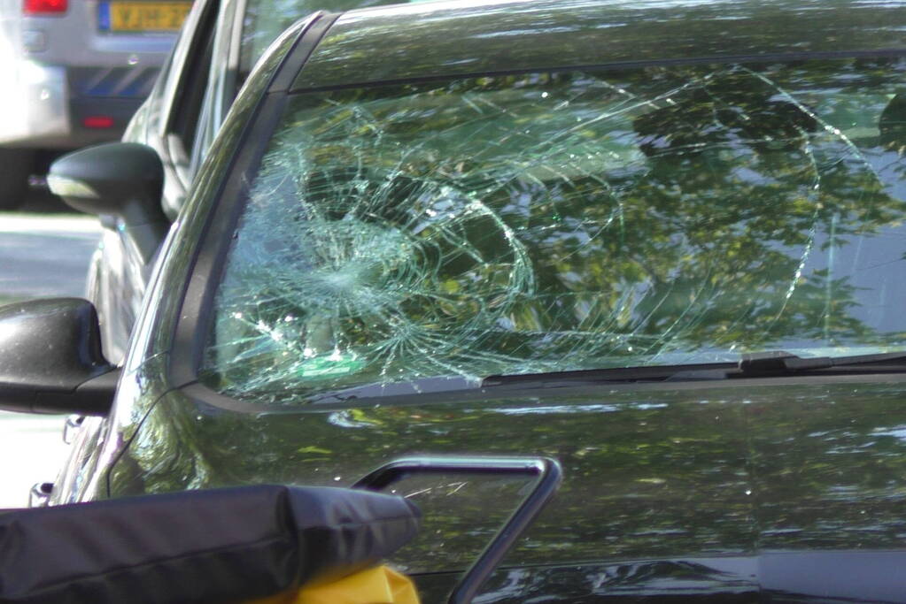 Fietser gewond bij botsing met auto