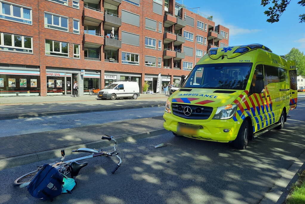 Fietser gewond bij botsing met auto