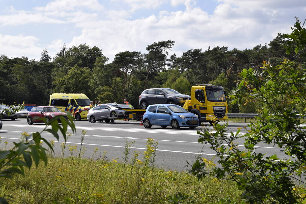 Drie auto's betrokken bij ketting botsing
