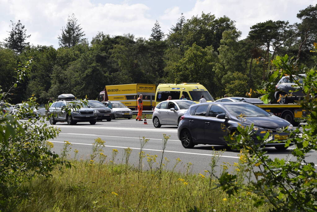 Drie auto's betrokken bij ketting botsing