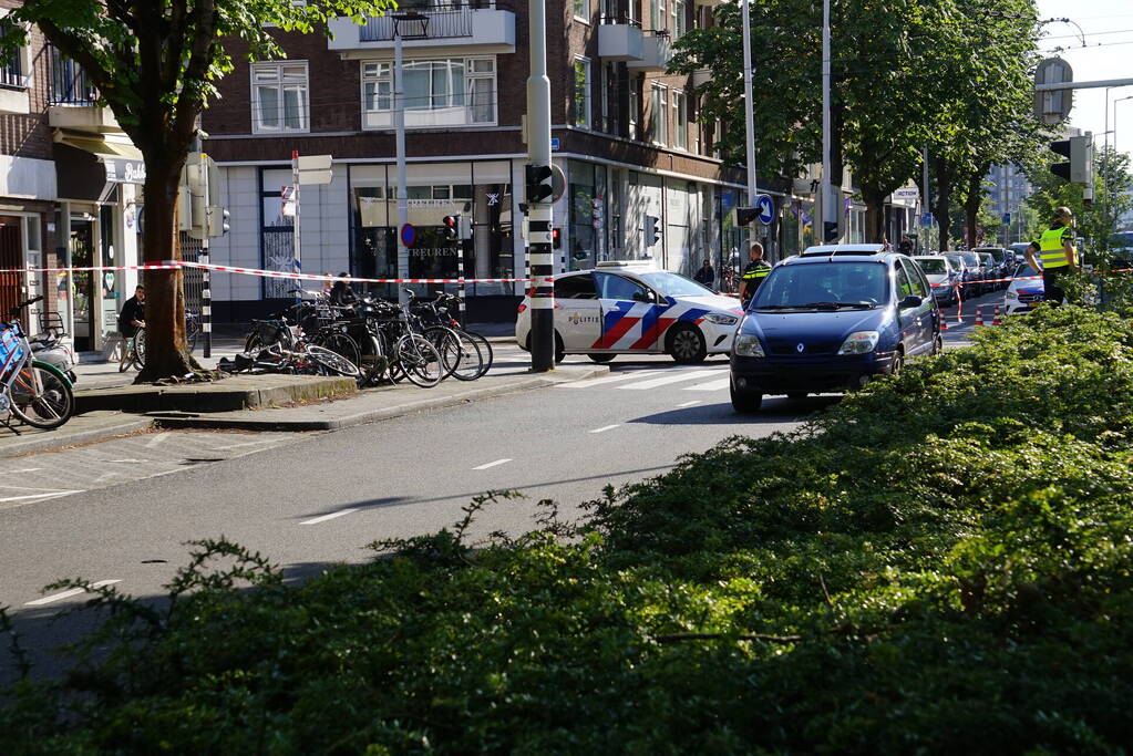 Fietser geschept door personenwagen