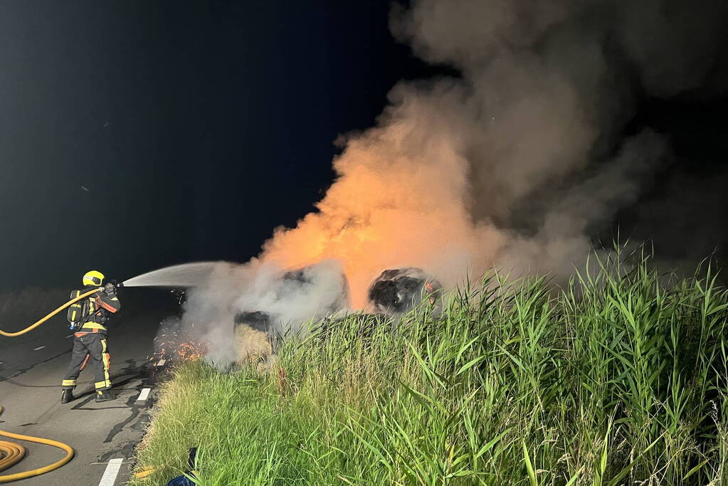 Treinverkeer stilgelegd vanwege brand in hooibalen