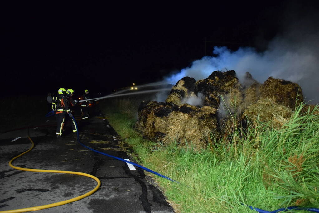 Treinverkeer stilgelegd vanwege brand in hooibalen
