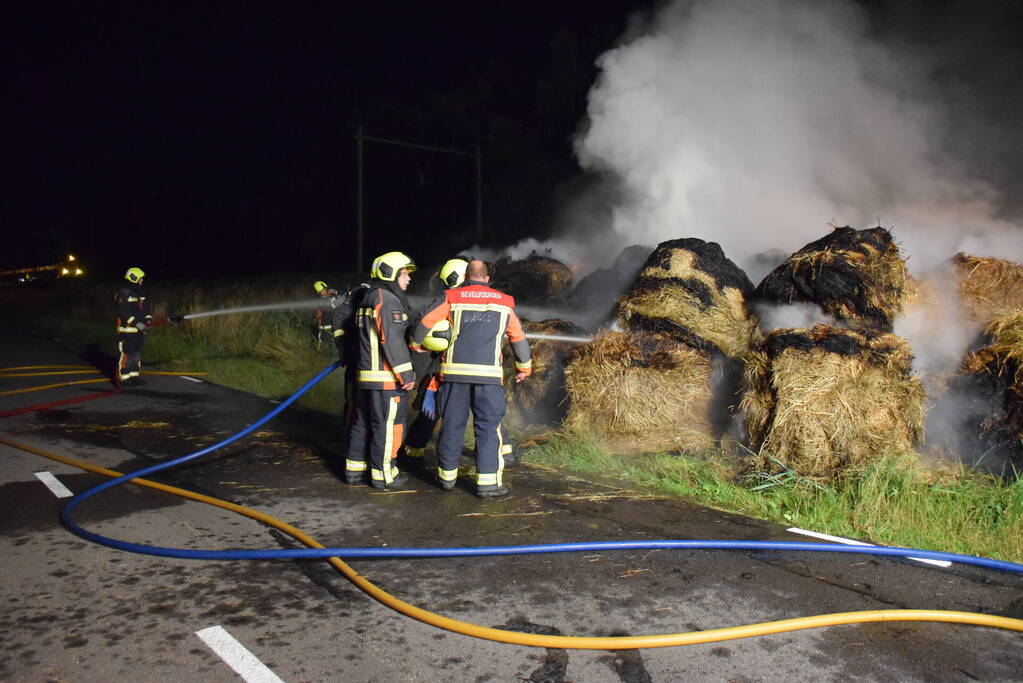 Treinverkeer stilgelegd vanwege brand in hooibalen