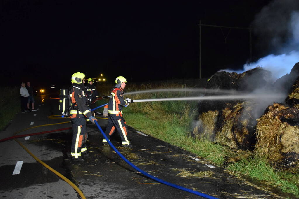 Treinverkeer stilgelegd vanwege brand in hooibalen