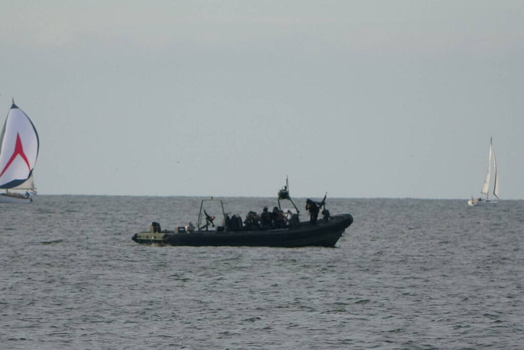 Korps Mariniers oefenen in Flevolands water