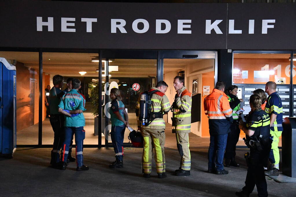 Brandweer groots ingezet voor brandmelding in zorgcomplex