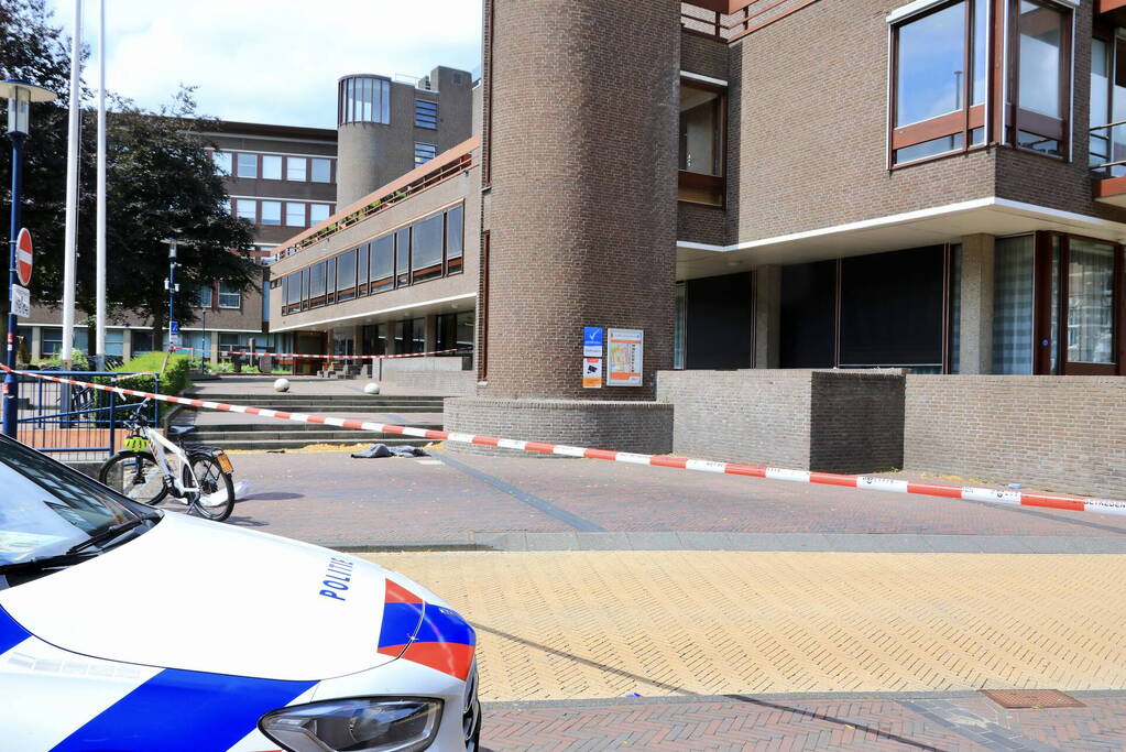 Gewonde bij steekpartij voor stadhuis
