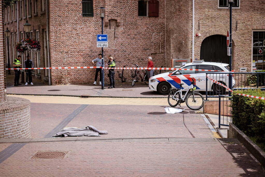 Gewonde bij steekpartij voor stadhuis