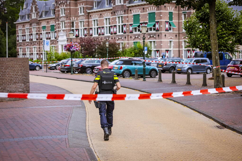 Gewonde bij steekpartij voor stadhuis