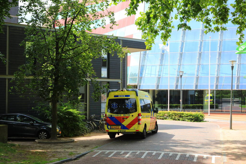 Gewonde bij steekpartij voor stadhuis