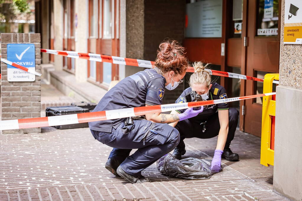 Gewonde bij steekpartij voor stadhuis