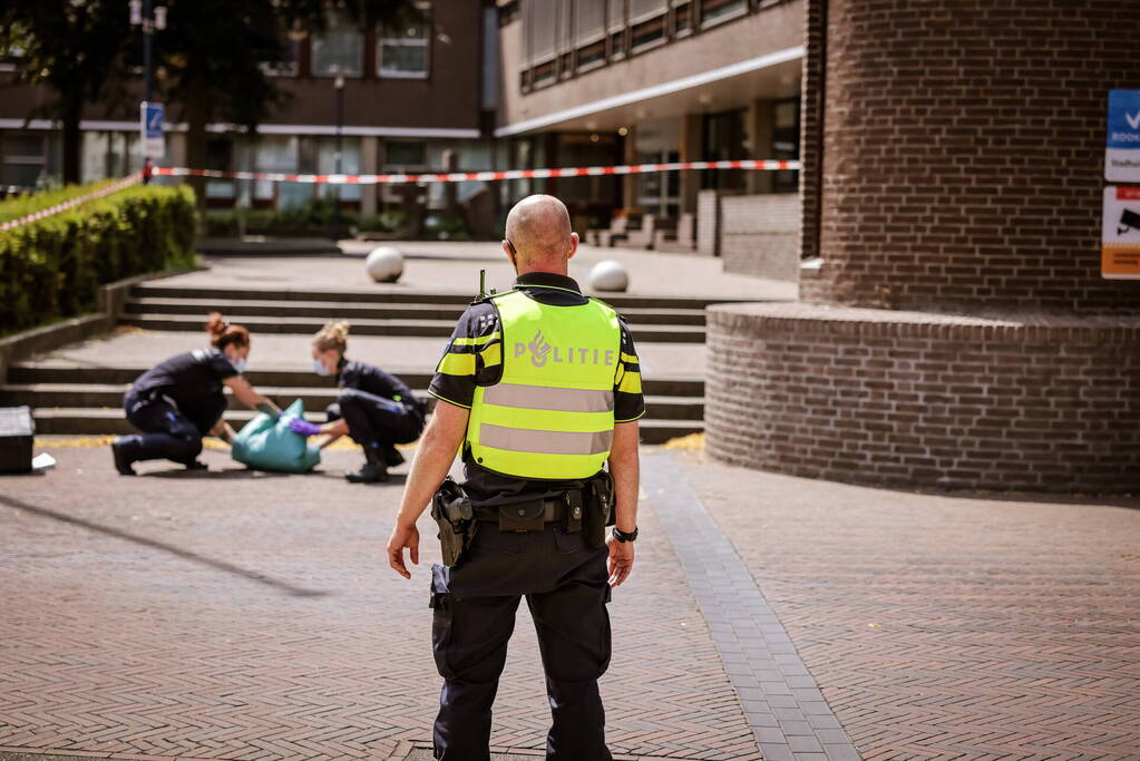 Gewonde bij steekpartij voor stadhuis