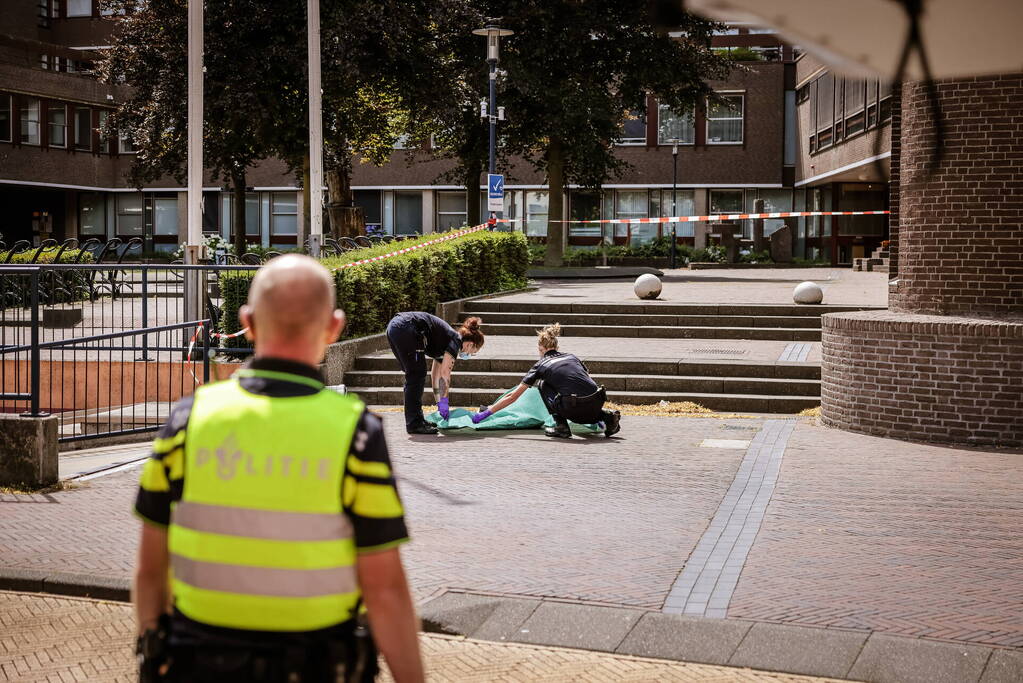 Gewonde bij steekpartij voor stadhuis