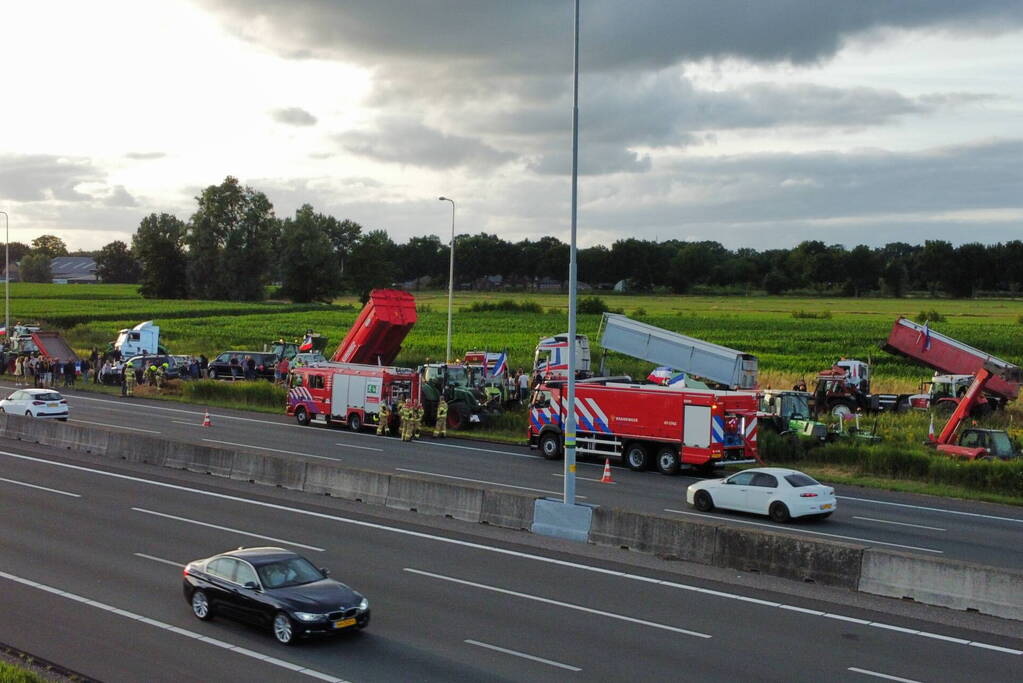 Boeren zetten oprit snelweg dicht