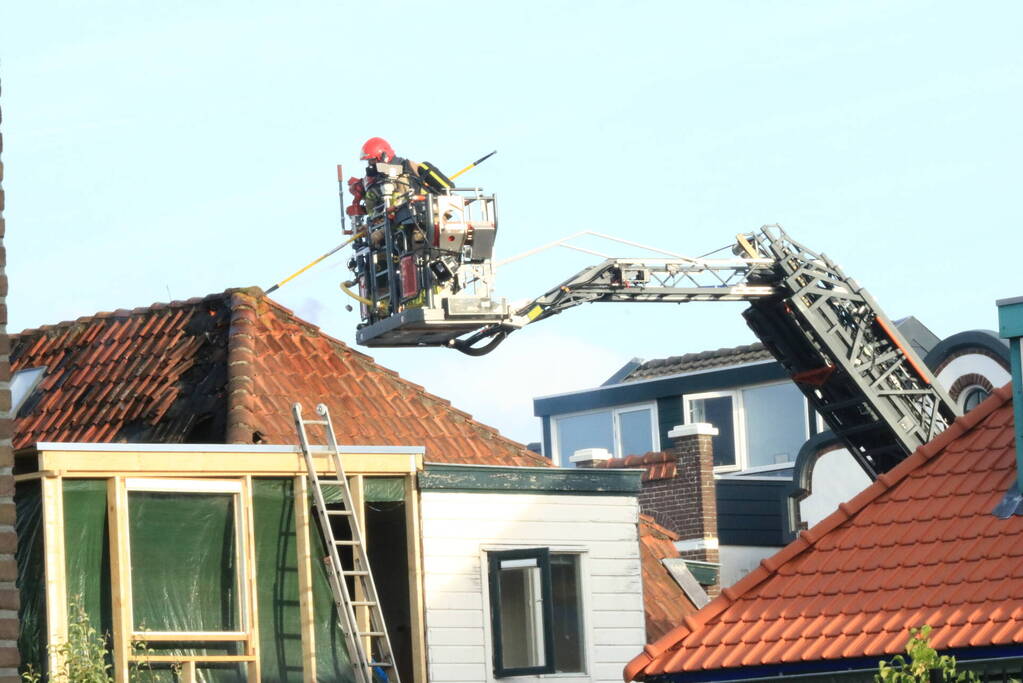 Grote uitslaande woningbrand