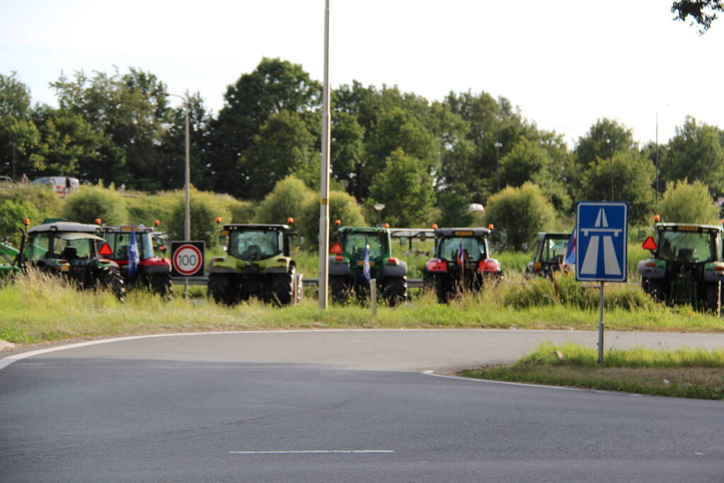 Boeren houden vreedzaam protest bij A27