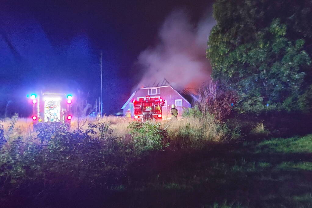 Leegstaande boerderij verwoest vanwege brand