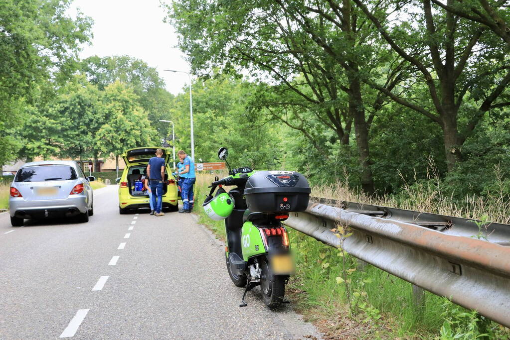 Jongedame gaat hard onderuit met Go Sharing-deelscooter