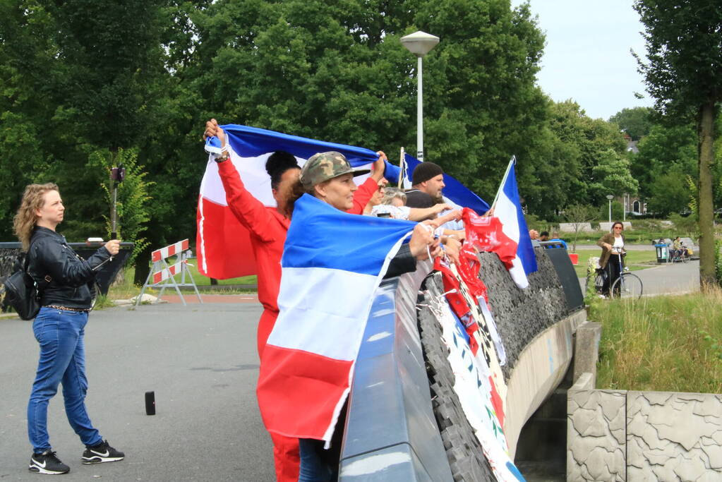 Steunbetuiging voor boeren vanaf viaduct