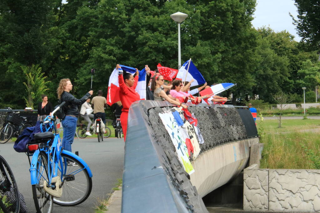 Steunbetuiging voor boeren vanaf viaduct
