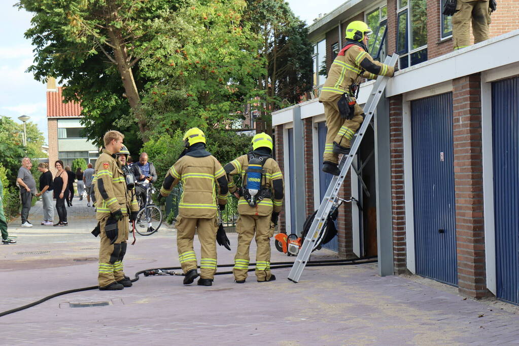 Brand in garage snel onder controle