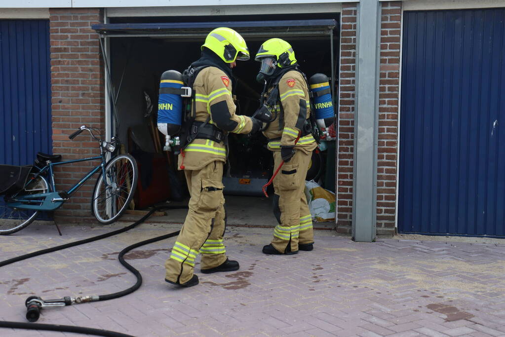 Brand in garage snel onder controle