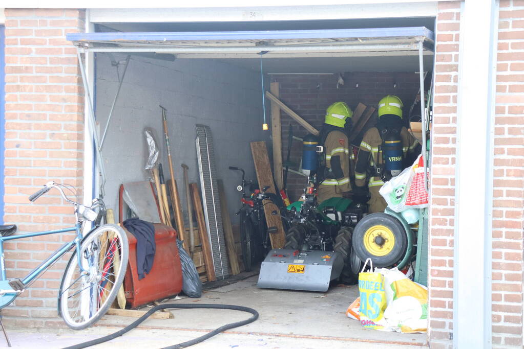 Brand in garage snel onder controle