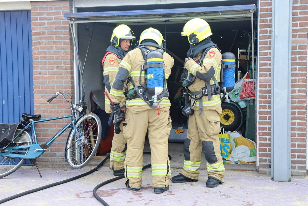 Brand in garage snel onder controle