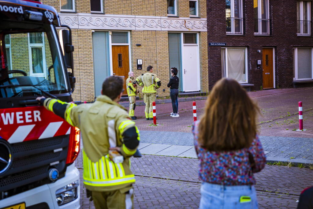Brandweer doet onderzoek naar vreemde lucht in woning