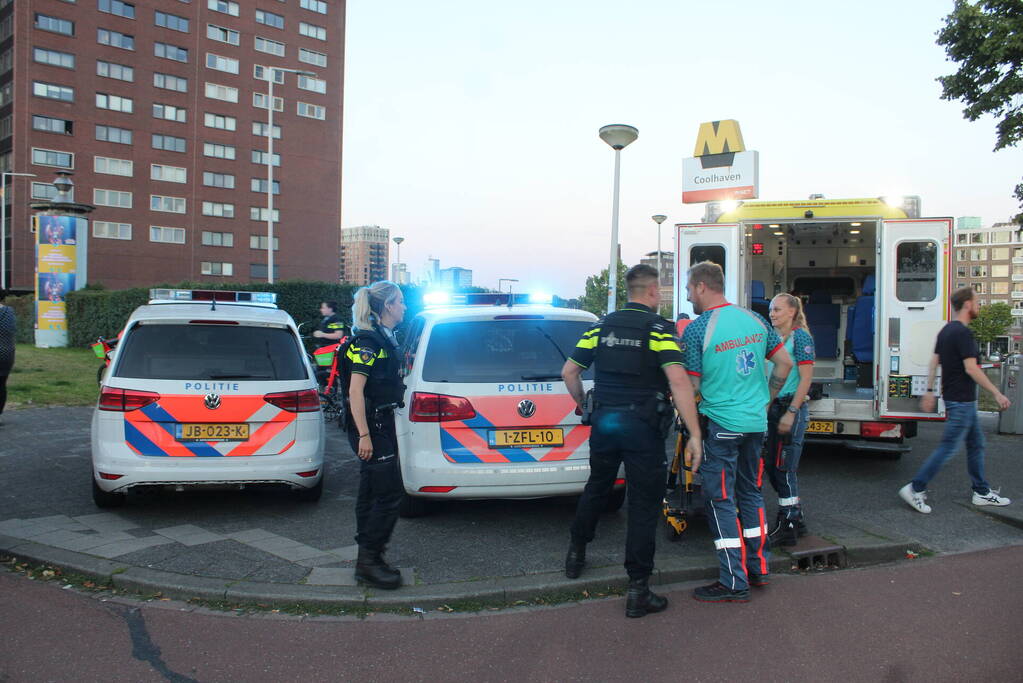Persoon op straat doodgeschoten bij metrostation