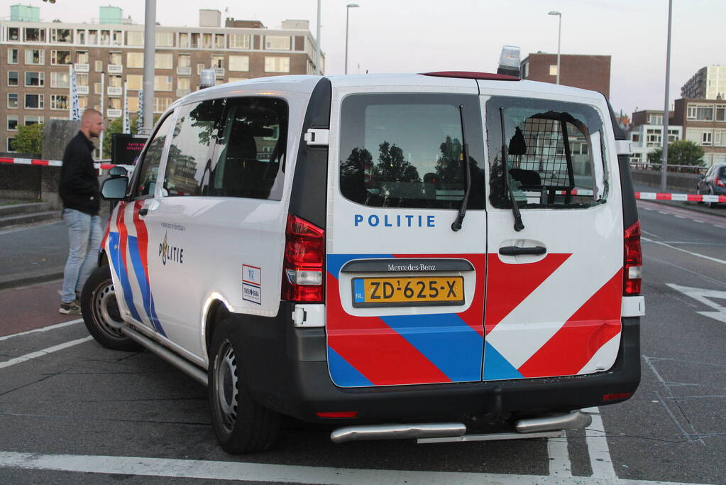 Persoon op straat doodgeschoten bij metrostation