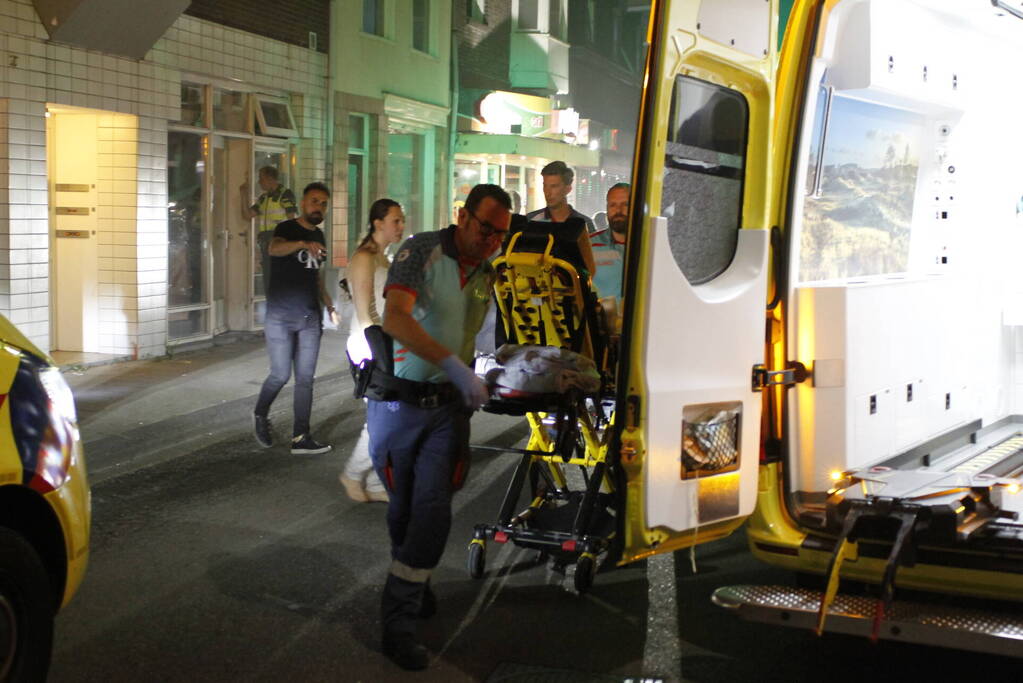 Brandweer redt personen uit woning na brand