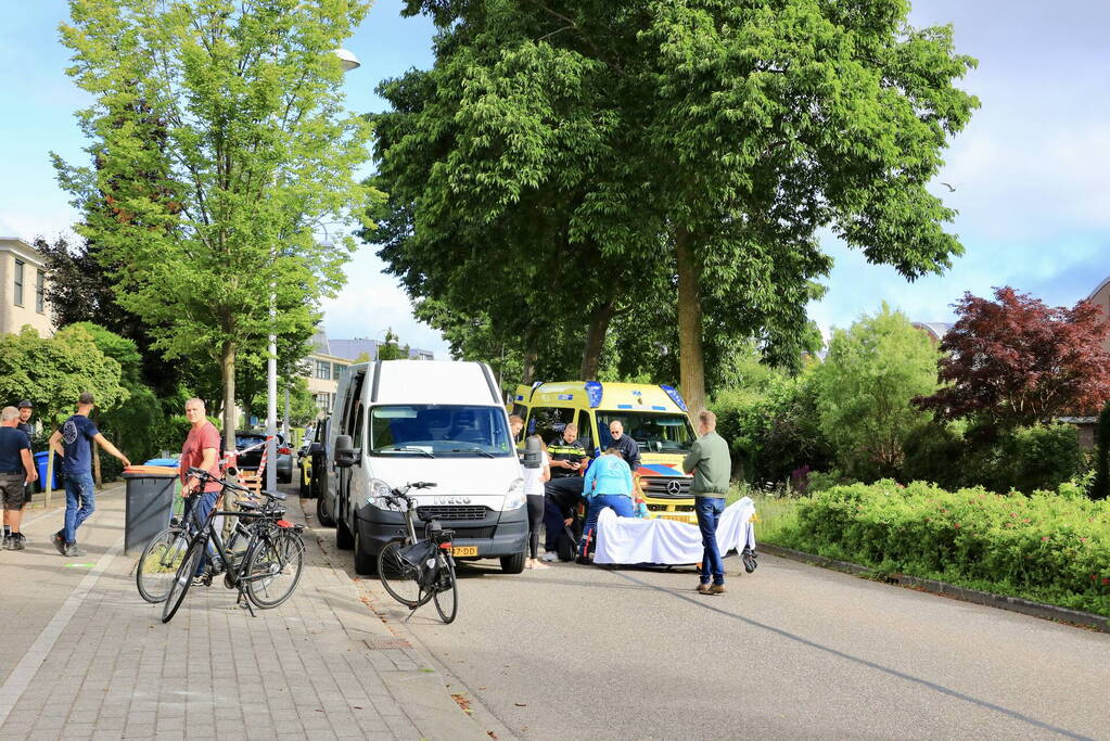 Vrouw op elektrische fiets gewond
