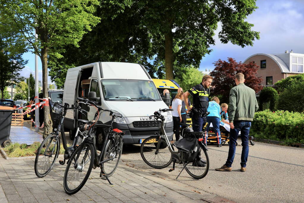 Vrouw op elektrische fiets gewond