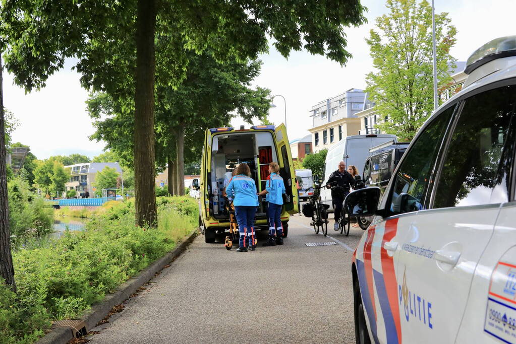 Vrouw op elektrische fiets gewond