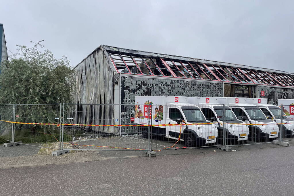 Enorme schade na zeer grote brand in pand bezorgservice Picnic