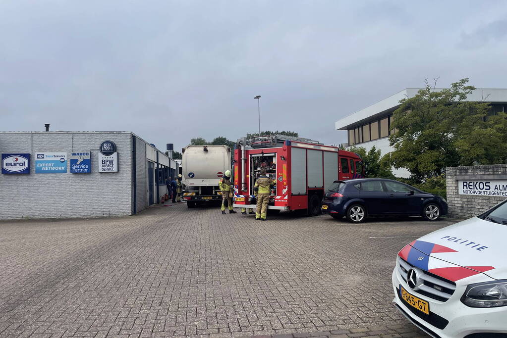 Vrachtwagen vat vlam