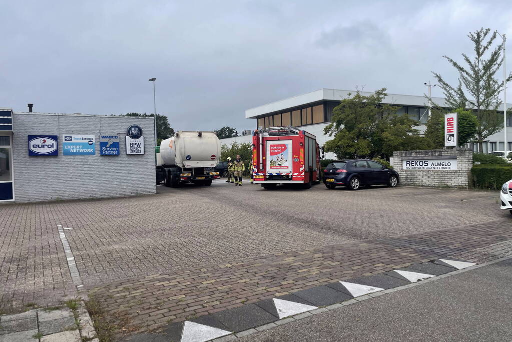 Vrachtwagen vat vlam